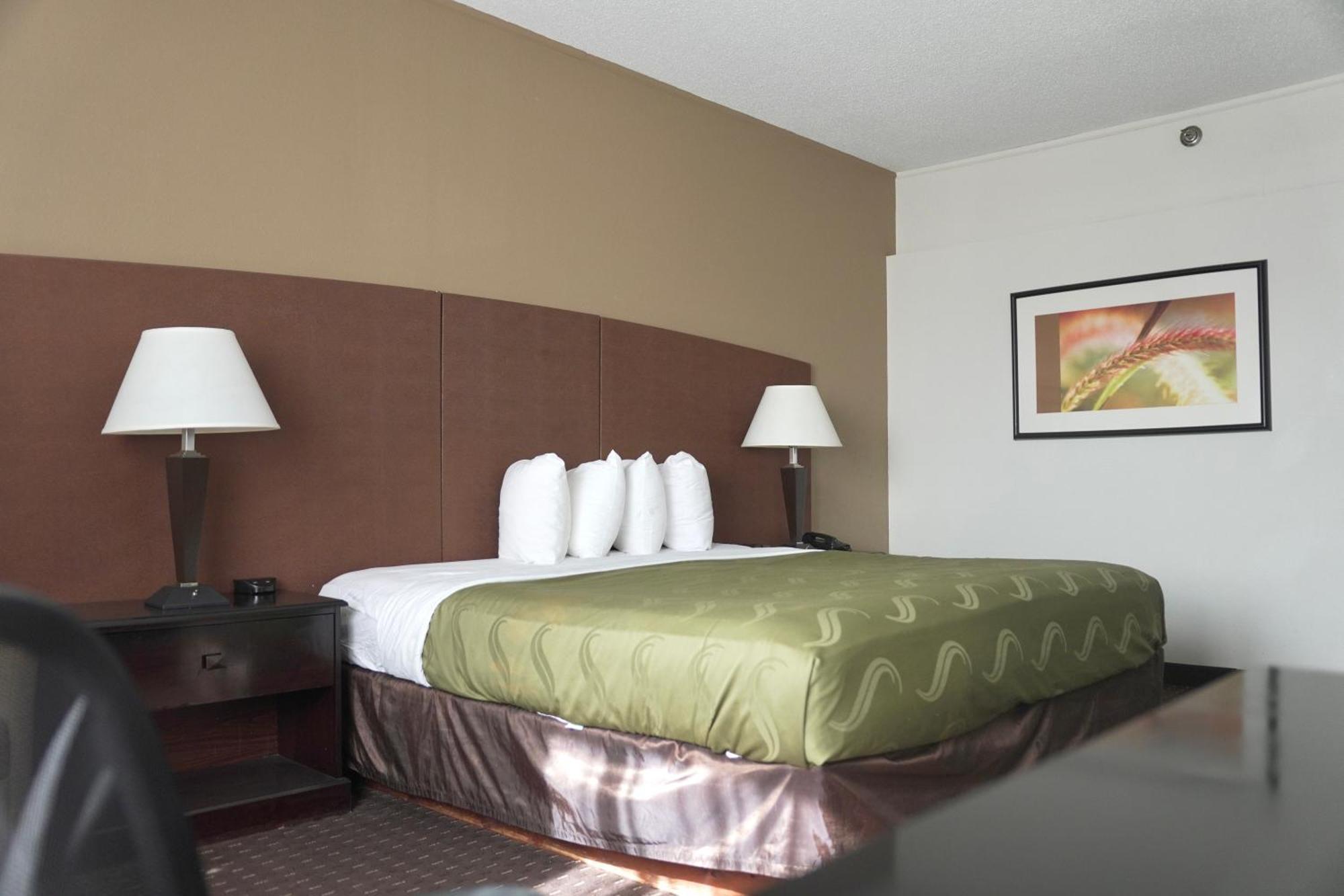 American Inn & Suites วอเตอร์ฟอร์ด ภายนอก รูปภาพ
