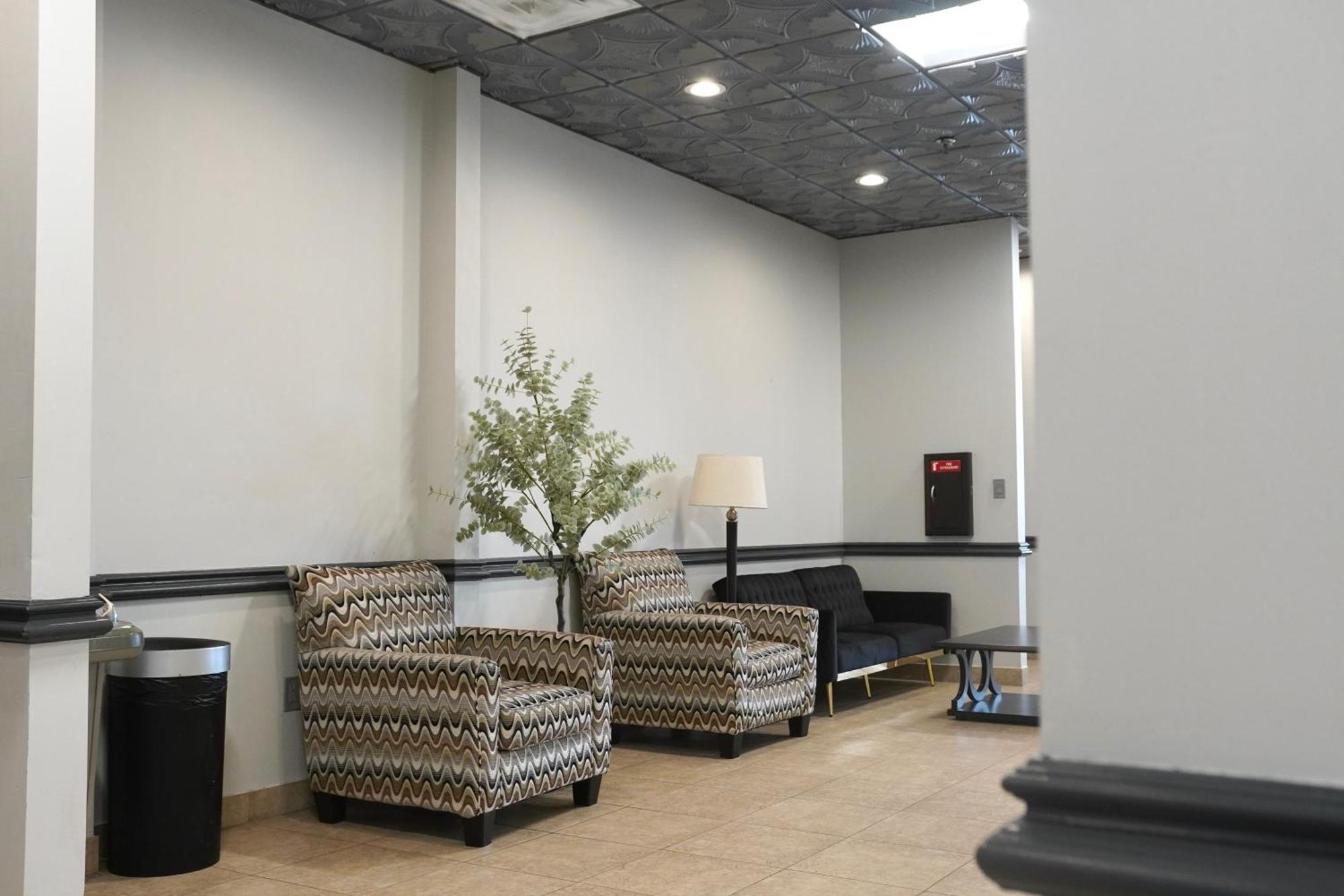 American Inn & Suites วอเตอร์ฟอร์ด ภายนอก รูปภาพ
