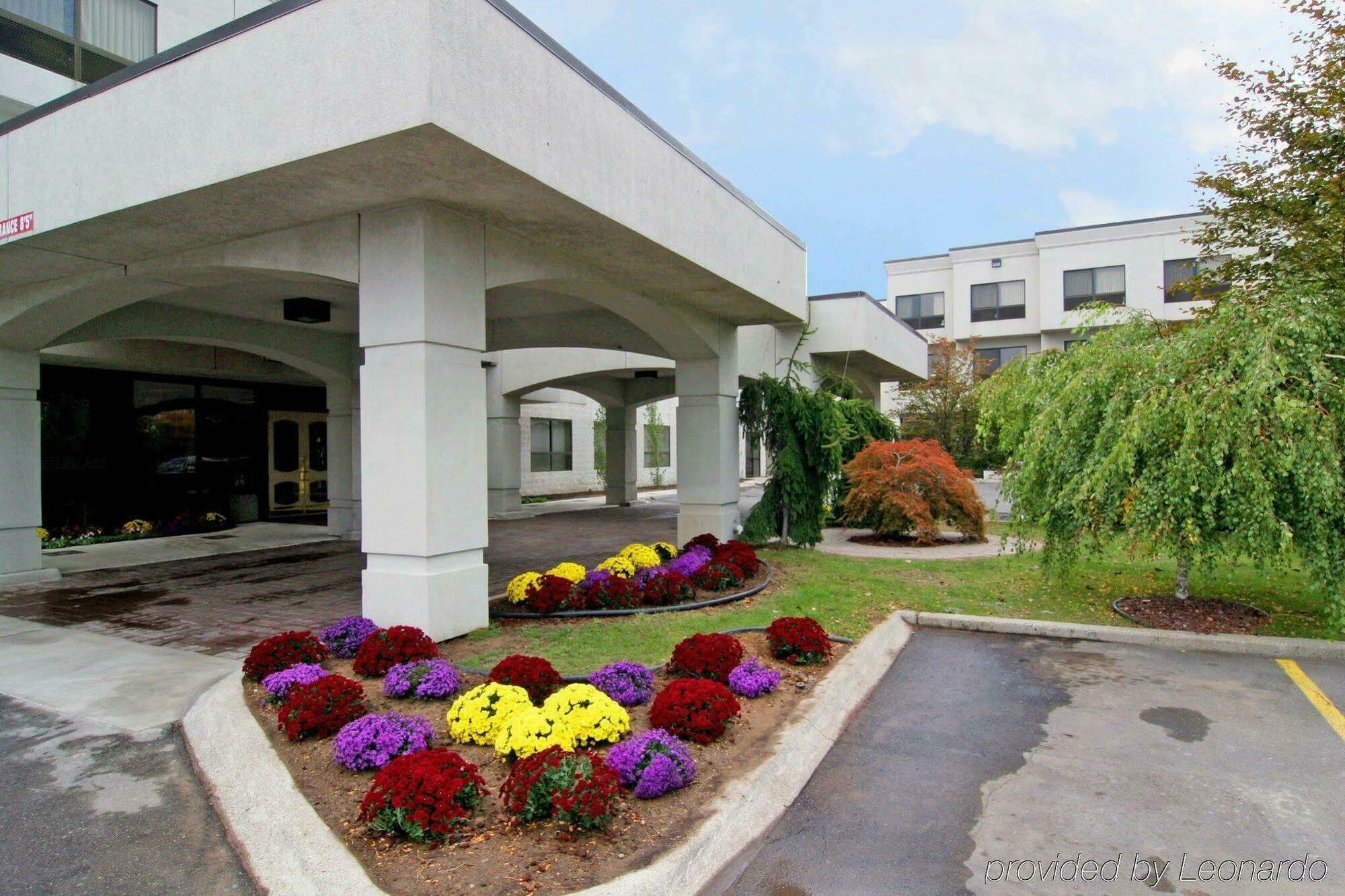 American Inn & Suites วอเตอร์ฟอร์ด ภายนอก รูปภาพ